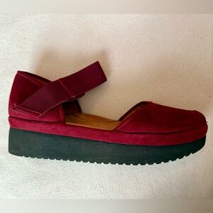 EUC L’amour Des Pieds Amadour Suede Women's Burgundy Platform Open Toe Sandal, 8